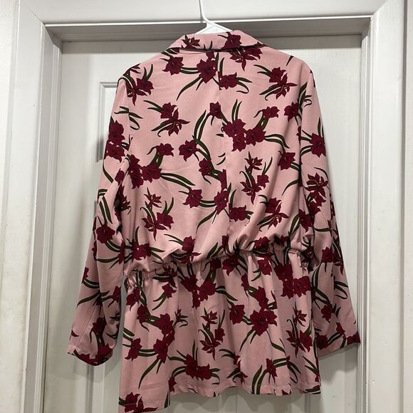 JustFab Single button floral blazer size 2X pink w/ floral pattern polyester - Picture 5 of 8